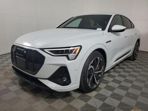 Glacier White Metallic 2023 Audi e-tron Sportback S line Premium Plus
