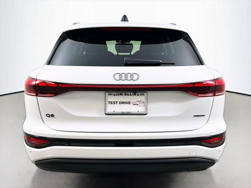 2025 Audi Q6 e-tron Premium Plus quattro