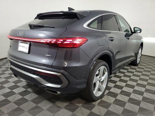 Tambora Gray Metallic 2026 Audi Q5 Sportback Premium Plus TFSI quattro S tronic