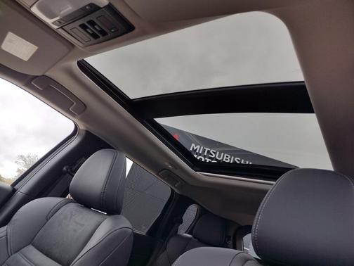 2025 Mitsubishi Outlander PHEV SE S-AWC