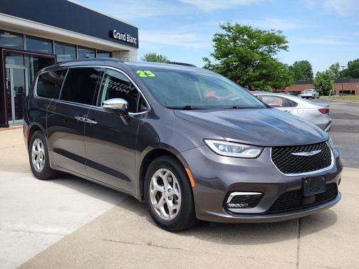 Granite Crystal Metallic Clearcoat 2023 Chrysler Pacifica Limited