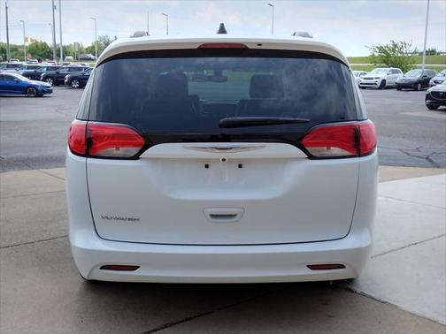 2021 Chrysler Voyager LXI