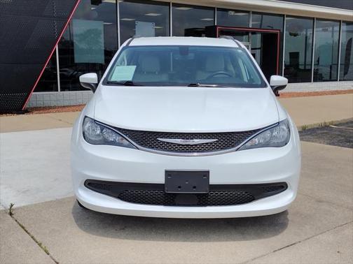 2021 Chrysler Voyager LXI