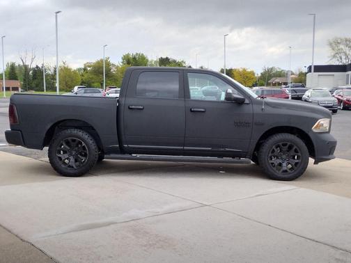 Brilliant Black Crystal Pearl 2017 RAM 1500 Longhorn