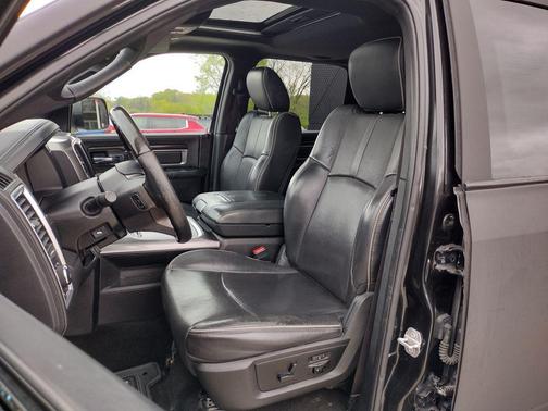 Brilliant Black Crystal Pearl 2017 RAM 1500 Longhorn