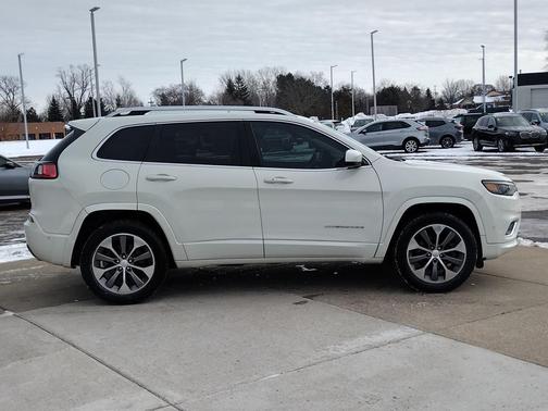 2019 Jeep Cherokee Overland