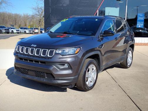 Granite Crystal Metallic Clearcoat 2022 Jeep Compass Latitude