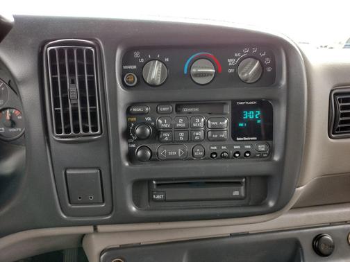 2000 Chevrolet Express 1500 Base