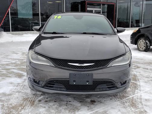 2016 Chrysler 200 S