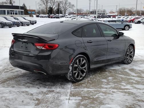 2016 Chrysler 200 S