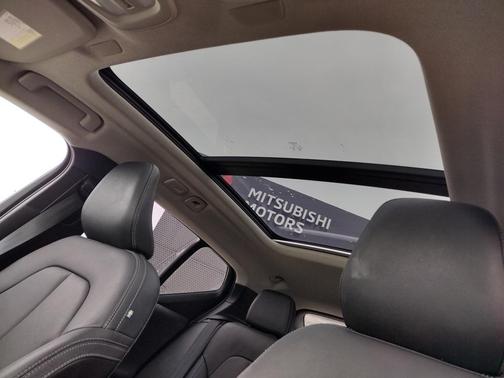 2024 Volvo XC40 B5 Plus Dark Theme