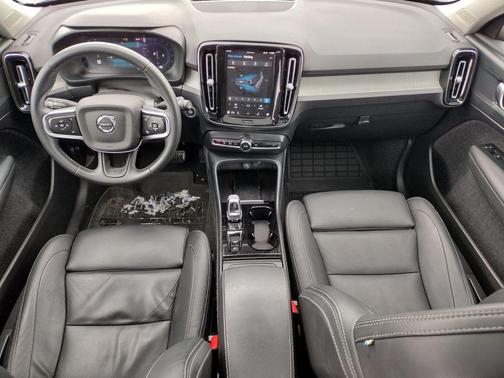 2024 Volvo XC40 B5 Plus Dark Theme