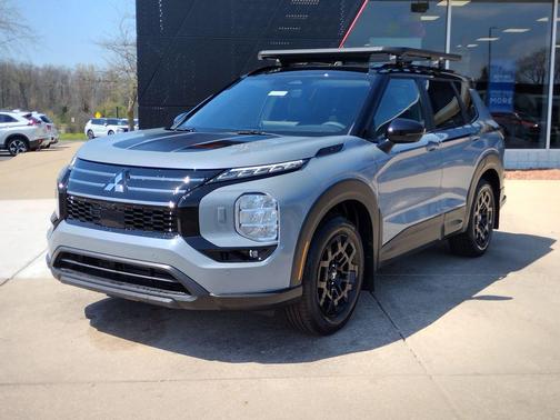 Moonstone Gray Metallic/Black Roof 2026 Mitsubishi Outlander Trail Edition S-AWC