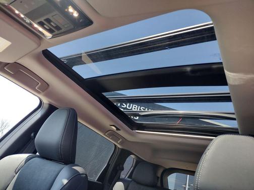 Moonstone Gray Metallic/Black Roof 2026 Mitsubishi Outlander Trail Edition S-AWC