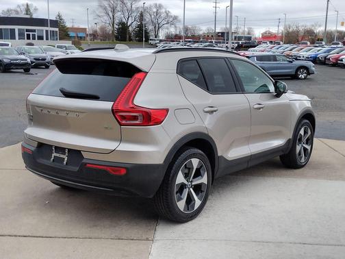2023 Volvo XC40 B4 Ultimate Dark Theme