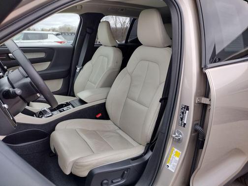 Gray 2023 Volvo XC40 B4 Ultimate Dark Theme