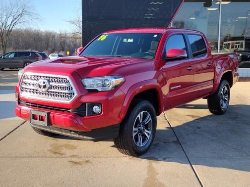 2016 Toyota Tacoma SR