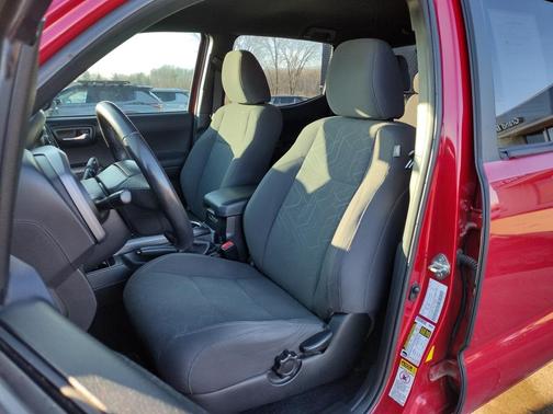 2016 Toyota Tacoma SR