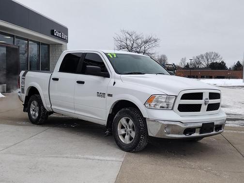 2017 RAM 1500 SLT