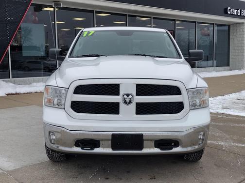 2017 RAM 1500 SLT