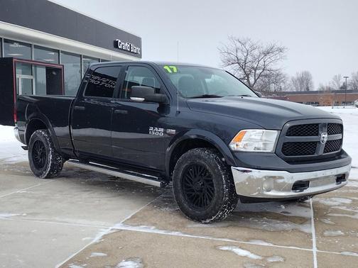 2017 RAM 1500 SLT