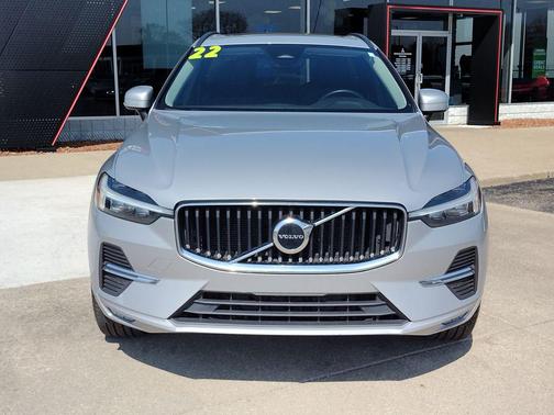 2022 Volvo XC60 B5 Momentum