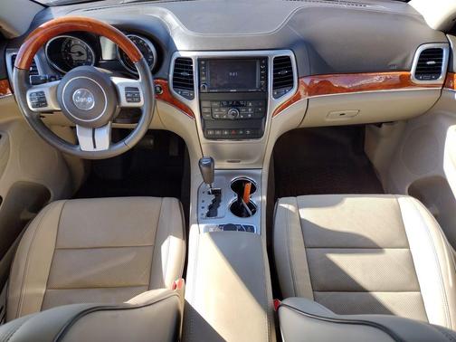 Brilliant Black Crystal Pearlcoat 2011 Jeep Grand Cherokee Overland
