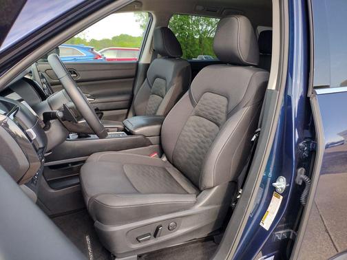 Deep Ocean Blue Pearl 2025 Nissan Pathfinder SV FWD
