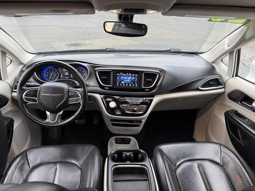 2020 Chrysler Pacifica Touring L