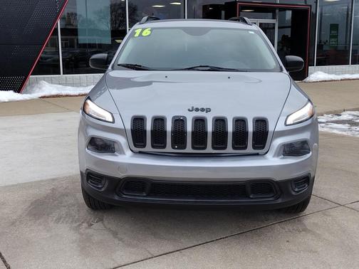 2016 Jeep Cherokee Sport