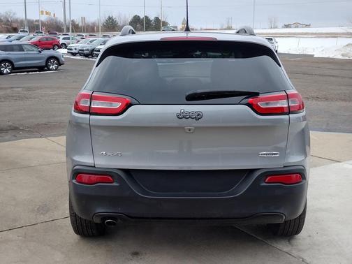 2016 Jeep Cherokee Sport