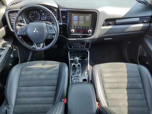 2020 Mitsubishi Outlander SE