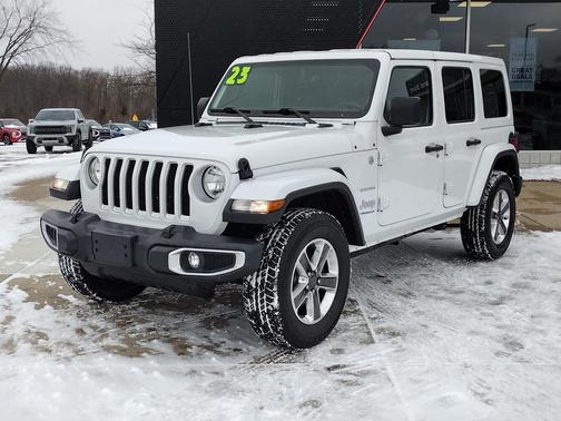 2023 Jeep Wrangler 4-Door Sahara