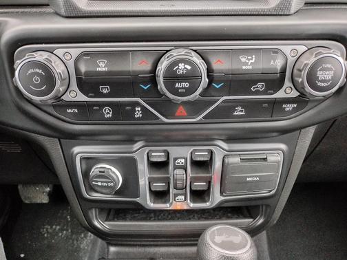 2023 Jeep Wrangler 4-Door Sahara