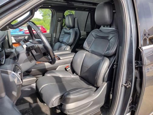 Flight Blue Metallic Clearcoat 2022 Lincoln Navigator Reserve