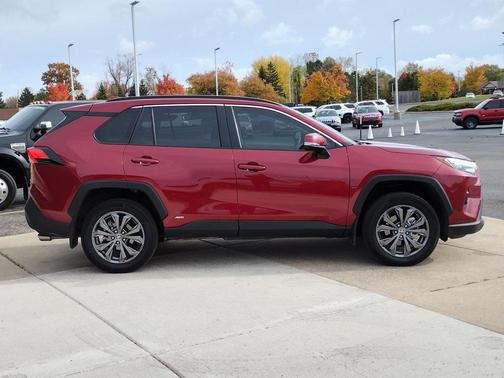 2025 Toyota RAV4 Hybrid XLE Premium