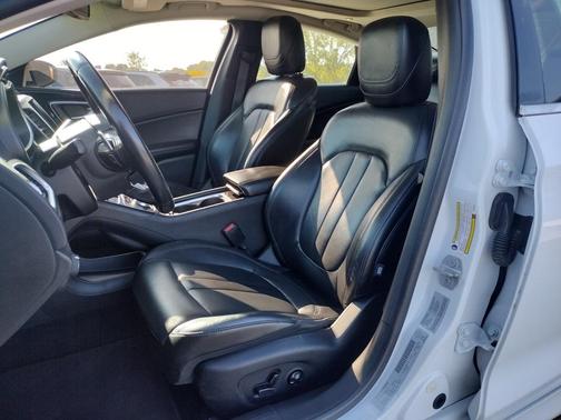 2016 Chrysler 200 C