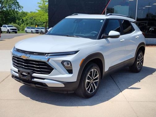 Summit White 2025 Chevrolet Trailblazer LT