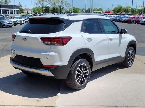 Summit White 2025 Chevrolet Trailblazer LT