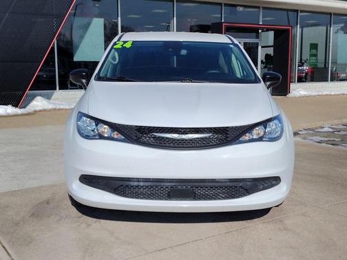 2024 Chrysler Voyager LX