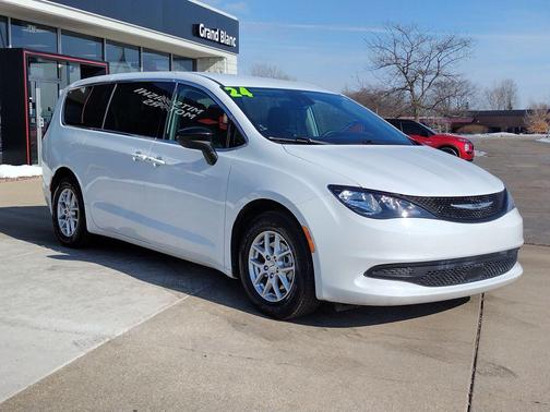 2024 Chrysler Voyager LX