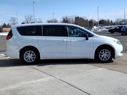 2024 Chrysler Voyager LX