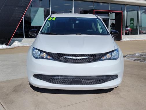 2024 Chrysler Voyager LX