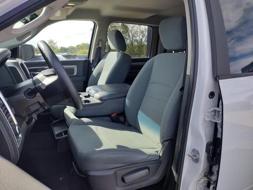 2019 RAM 1500 SLT