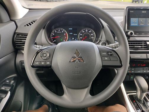 Labrador Black Pearl 2026 Mitsubishi Eclipse Cross LE