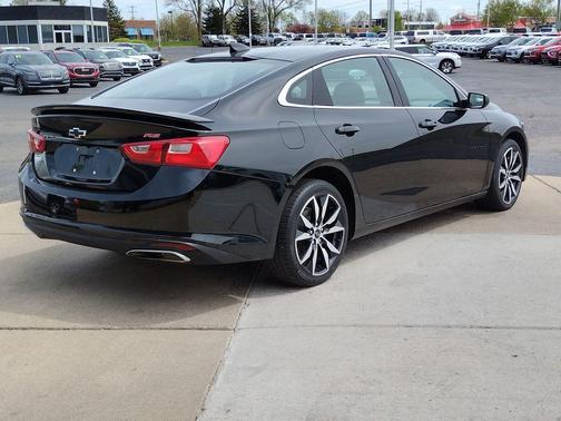 Mosaic Black Metallic 2022 Chevrolet Malibu RS