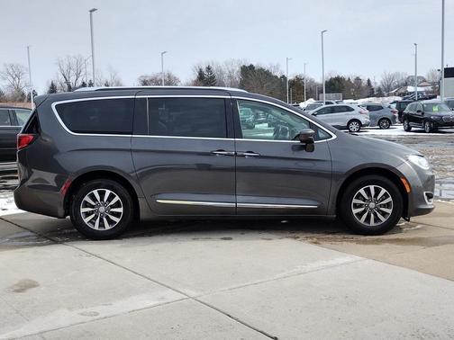 2020 Chrysler Pacifica Touring-L Plus