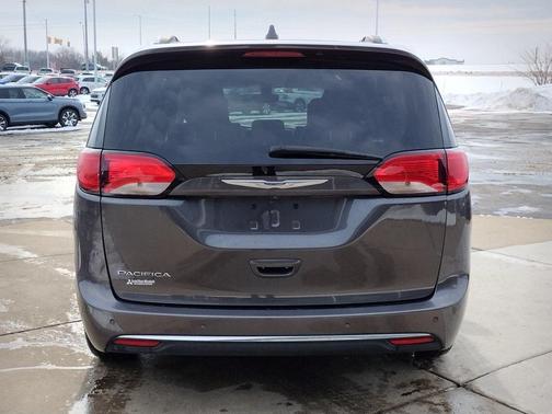 2020 Chrysler Pacifica Touring-L Plus