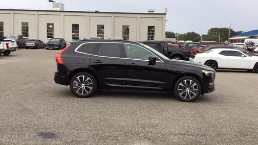 2022 Volvo XC60 B5 Momentum