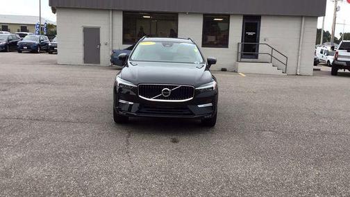 2022 Volvo XC60 B5 Momentum